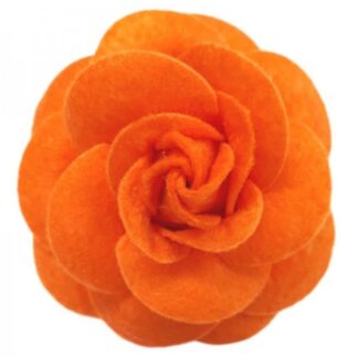 Cvijet ukrasni narančaste boje, od filca.