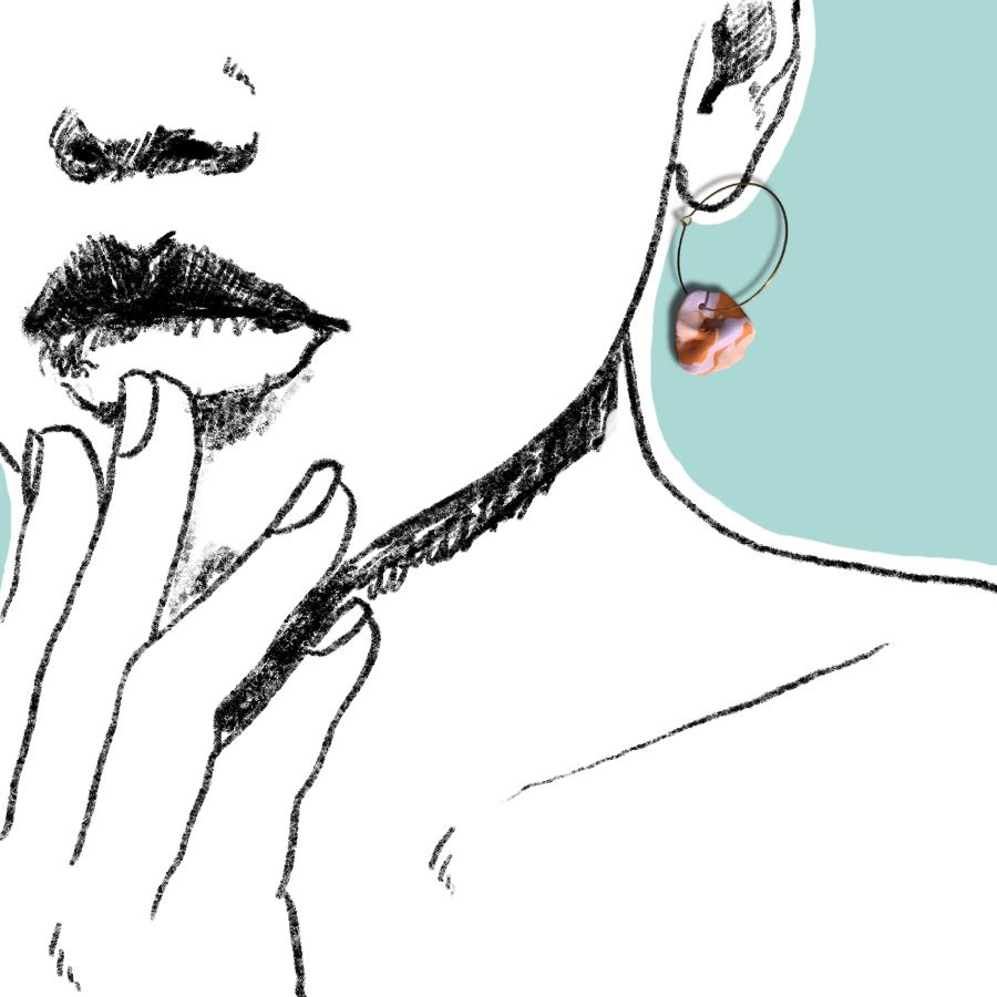 nausnice-latica-zlatne-kreole-polimerna-glina.jpg Ručno rađene naušnice Latica na zlatnim kreolama s privjescima od mramorne polimerne gline.